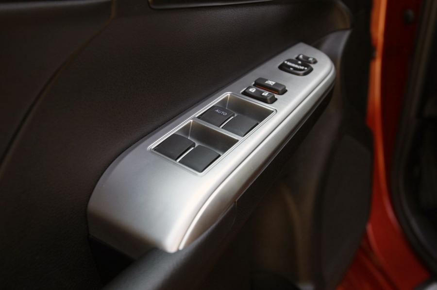  Toyota Camry SE 2012 года  (фото 11 из 48)